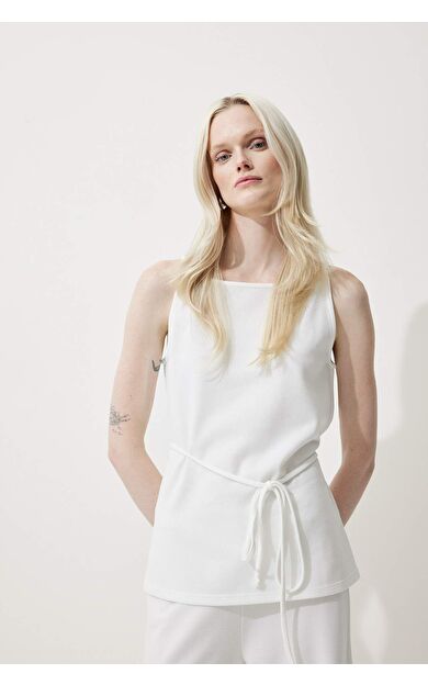 DeFacto Regular Fit Kayık Yaka Bağcıklı Pike Kolsuz Bluz E5778AX25SPWT47