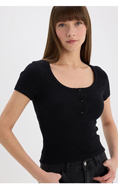 DeFacto Slim Fit Dar Kesim Yuvarlak Yaka Basic Düz Fitilli Kaşkorse Kısa Kollu Tişört E5781AX25SPBK81