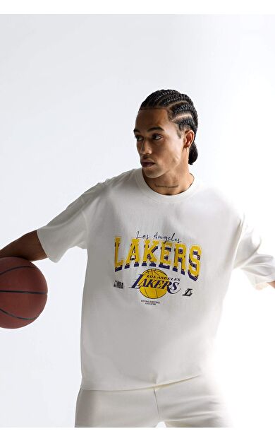 DeFacto DeFactoFit NBA Los Angeles Lakers Oversize Geniş Kalıp Bisiklet Yaka Kısa Kollu Tişört E5871AX25AUER105