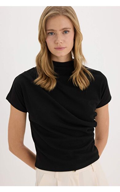 DeFacto Slim Fit Dar Kesim Bisiklet Yaka Ribana Kısa Kollu Tişört E5905AX25SPBK81