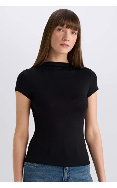 DeFacto Slim Fit Dar Kesim Yarım Balıkçı Yaka Kısa Kollu Tişört E5906AX25SPBK81