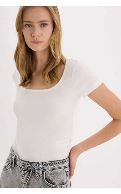 DeFacto Slim Fit Dar Kesim Yuvarlak Yaka Fitilli Kaşkorse Kısa Kollu Tişört