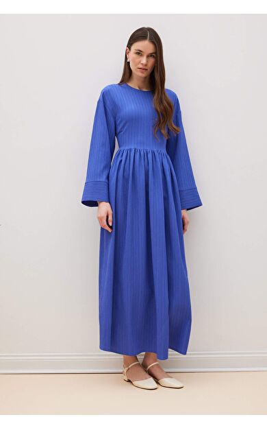 Regular Fit Bisiklet Yaka Gofre Dokulu Uzun Kollu Maxi Elbise
