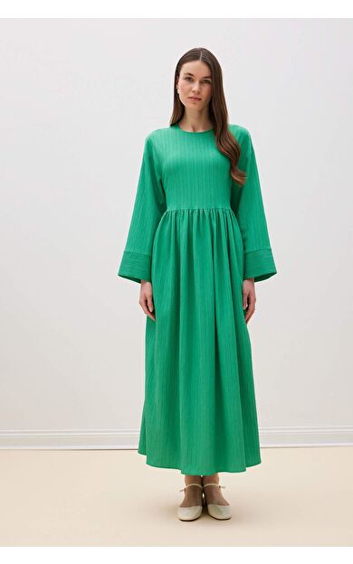 Regular Fit Bisiklet Yaka Gofre Dokulu Uzun Kollu Maxi Elbise