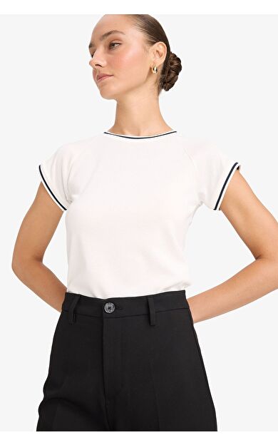 DeFacto Slim Fit Dar Kesim Bisiklet Yaka Ribana Kısa Kollu Tişört E6992AX25AUER105