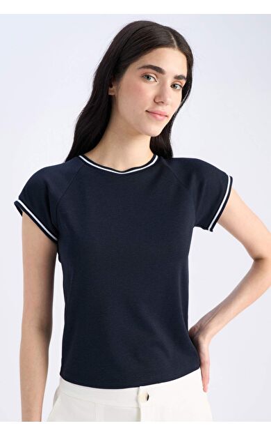 DeFacto Slim Fit Dar Kesim Bisiklet Yaka Ribana Kısa Kollu Tişört E6992AX25SPNV251