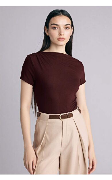 Slım Fıt Kayık Yaka Kısa Kollu Tişört