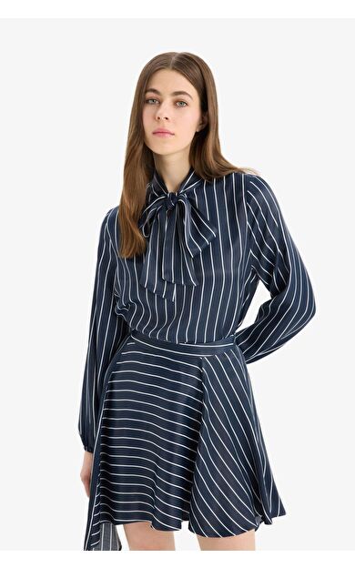 Regular Fit Fiyonk Yaka Çizgili Saten Uzun Kollu Bluz