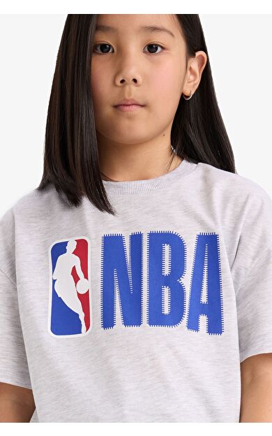 DeFacto Kız Çocuk NBA Wordmark Oversize Geniş Kalıp Bisiklet Yaka Kısa Kollu Tişört E7630A825HSGR400