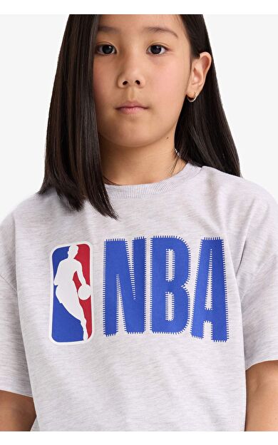 DeFacto Kız Çocuk NBA Wordmark Oversize Geniş Kalıp Bisiklet Yaka Kısa Kollu Tişört E7630A825HSGR400