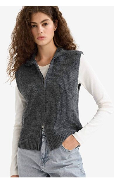 DeFacto Regular Fit Yarım Balıkçı Yaka Yelek