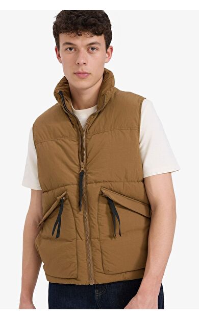 Regular Fit Dik Yaka Fermuarlı Cepli Şişme Yelek