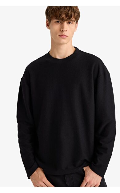 DeFacto Boxy Fit Bisiklet Yaka Uzun Kollu Tişört E8437AX25AUBK81