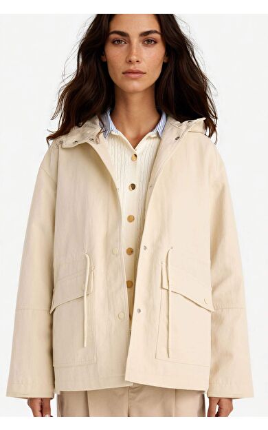 Regular Fit Kapüşonlu Çıtçıtlı Cepli Yağmurluk