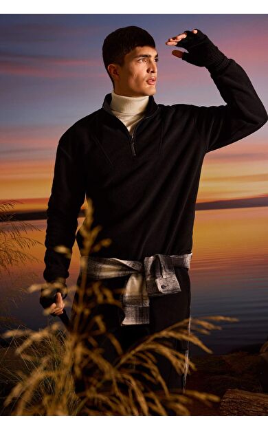 Boxy Fit Dik Yaka Yarım Fermuarlı Polar Sweatshirt E8632AX25WNBK81