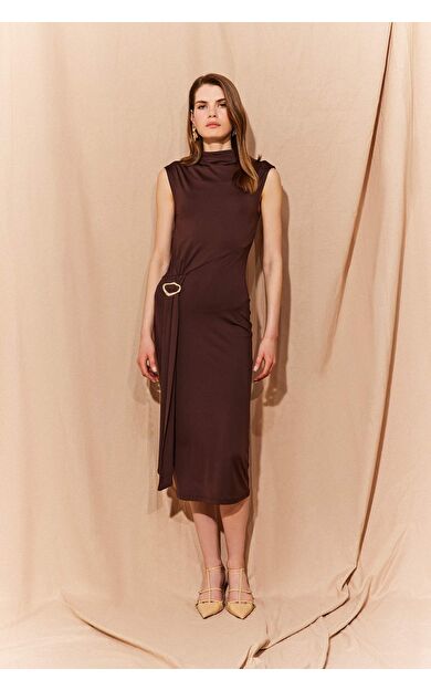 Bodycon Vücudu Saran Balikçı Yaka Basic Düz Tokalı Kolsuz Midi Elbise