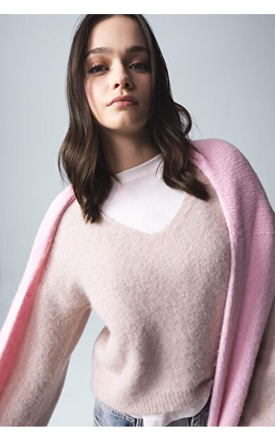 DeFacto Regular Fit V Yaka Basic Düz Dikişsiz Triko Kazak E9170AX25SPBG303