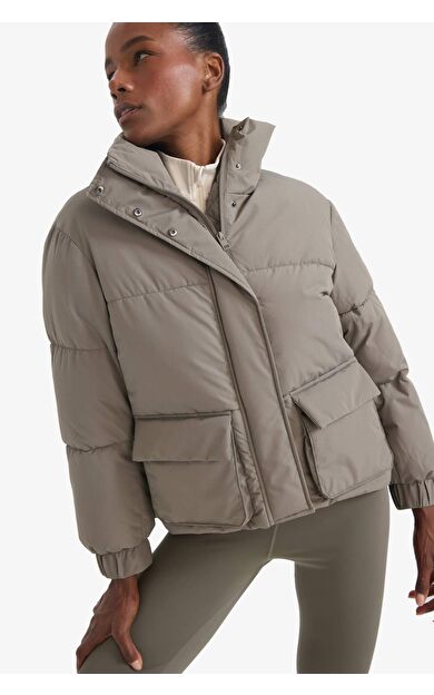 Defactofit Su İtici Oversize Fit Geniş Kalıp Dik Yaka Fermuarlı Çıtçıtlı Cepli Şişme Mont