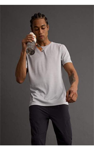DeFacto DeFactoFit Slim Fit Dar Kesim Bisiklet Yaka Sporcu Kısa Kollu Tişört E9319AX25AUGR184