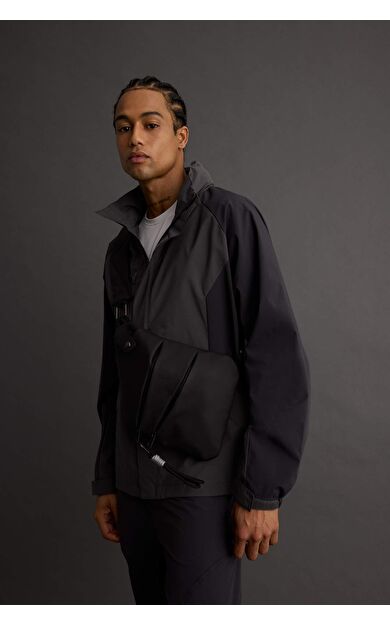 DeFactoFit Su İtici Regular Fit Kapüşonlu File Astarlı Fermuarlı Su Geçirmez Yağmurluk