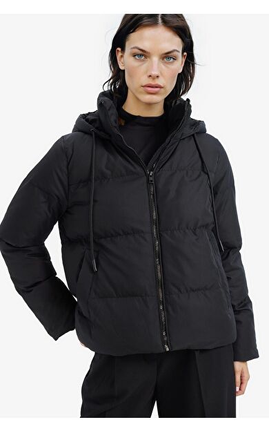 DeFacto Standart Fit Kapüşonlu Fermuarlı Cepli Şişme Mont E9592AX25SPBK27