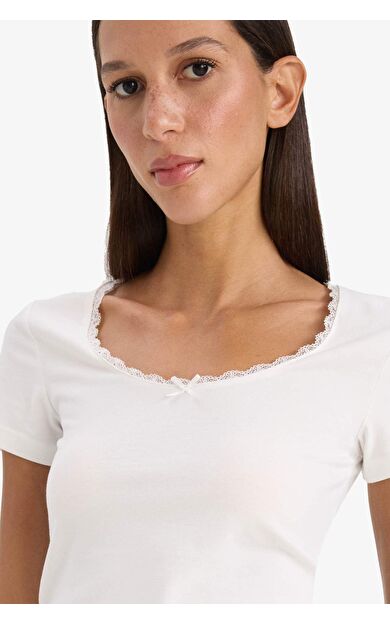 DeFacto Fitted Dantel Yaka Kısa Kollu Tişört