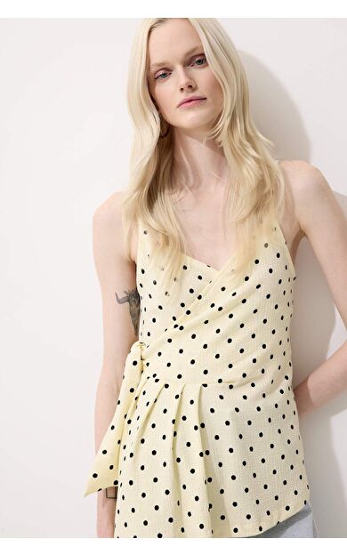 DeFacto Slim Fit Dar Kesim Puantiye V Yaka Bürümcük Askılı Bluz