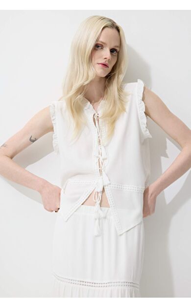 Regular Fit Bisiklet Yaka Bağcıklı  Krinkıl Viskon Kolsuz Bluz