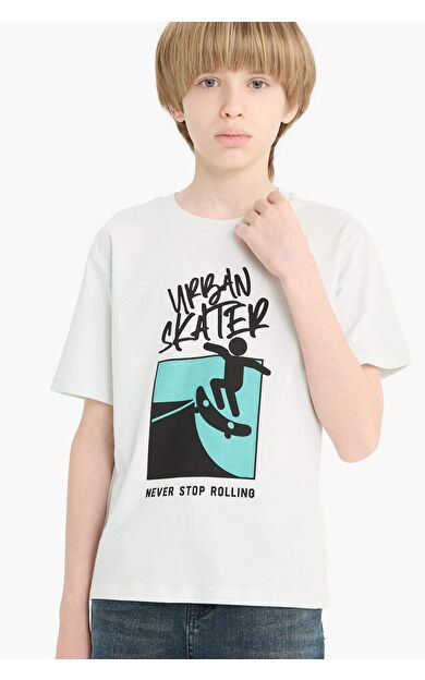 DeFacto Erkek Çocuk New Regular Fit Bisiklet Yaka Kısa Kollu Tişört F0175A825SMBE516