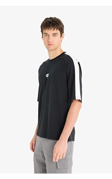 DeFacto %100 Pamuk Loose Fit Bisiklet Yaka Baskılı Kısa Kollu Tişört F0187AX25SMBK81