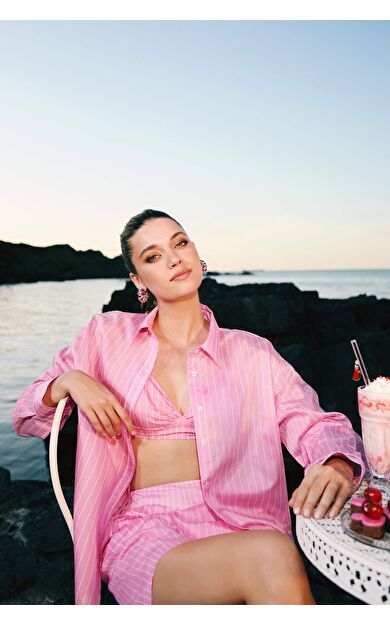 Afra x DeFacto Yüksek Bel Cepli Düz Paça Çizgili Şort