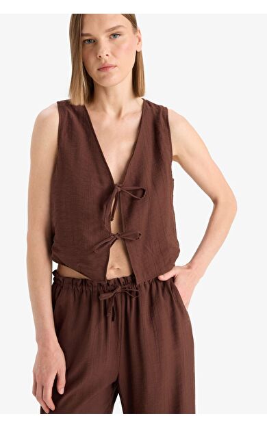 DeFacto Regular Fit V Yaka Krinkıl Kumaş Kolsuz Bluz