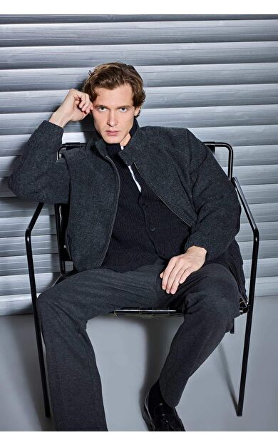 Regular Fit Dik Yaka Cepli Fermuarlı Astarlı Mont