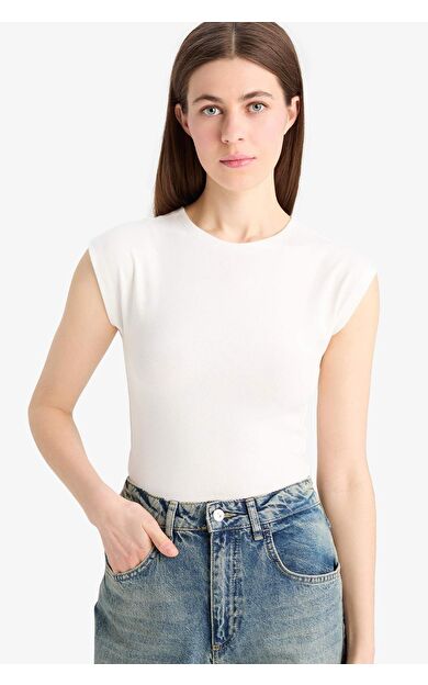 DeFacto Slim Fit Dar Kesim Bisiklet Yaka Basic Düz Modal Kısa Kollu Tişört F0685AX25SPER105