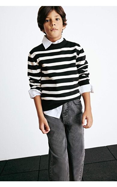 DeFacto Erkek Çocuk Regular Fit Bisiklet Yaka Kazak F0960A825WNBK81