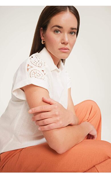 DeFacto Regular Fit Dantel Detaylı Flamlı Pamuk Kısa Kollu Gömlek