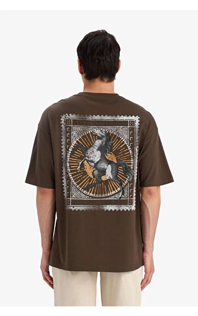 DeFacto Boxy Fit Bisiklet Yaka Sırt Baskılı Kısa Kollu Tişört F1094AX25AUBN595