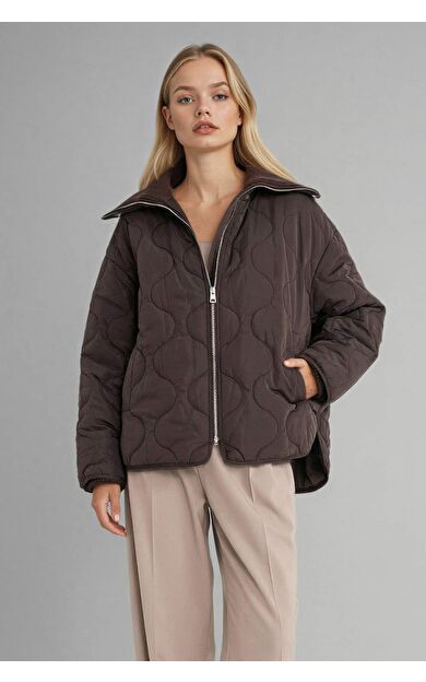 Su Geçirmez Regular Fit Kapitoneli Fermuarlı Mont