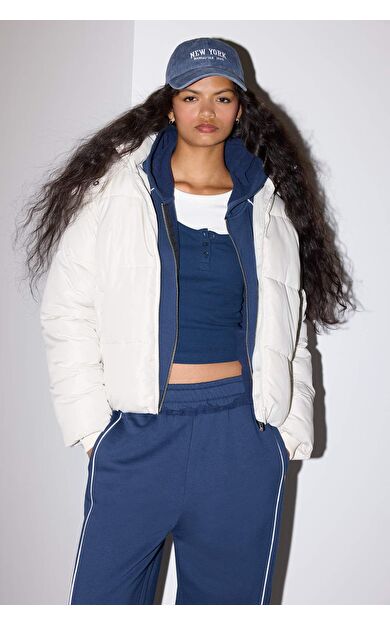 Rüzgar Geçirmez Regular Fit Kapüşonlu Mont