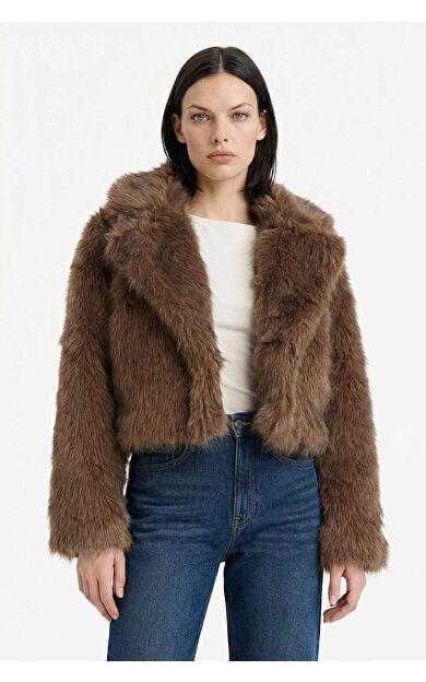 Regular Fit Düğmeli Kısa Suni Kürk