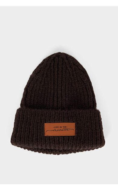 Kadın Dokuma Etiketli Bere