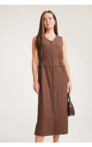 V Yaka Gofre Dokulu Kolsuz Elbise