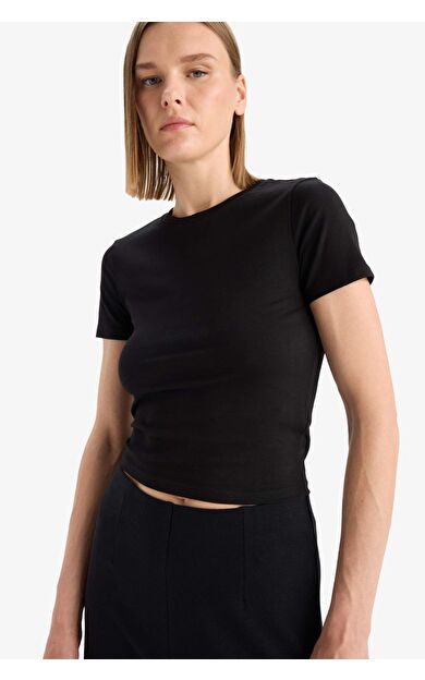 DeFacto Slim Fit Dar Kesim Bisiklet Yaka Basic Düz Kısa Kollu Tişört F3535AX25SMBK81