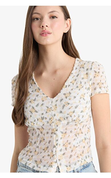 Fitted V Yaka Çiçekli Dokulu Kısa Kollu Bluz