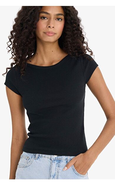 DeFacto Slim Fit Dar Kesim Kayık Yaka Fitilli Kaşkorse Kısa Kollu Tişört F5015AX25SMBK81