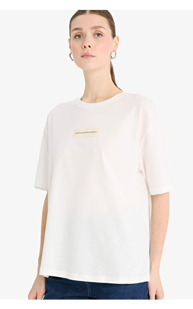 DeFacto Relax Fit Bisiklet Yaka Aplike Slogan Baskılı Penye Kısa Kollu Tişört