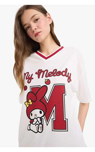 DeFacto Coool Hello Kitty Oversize Geniş Kalıp V Yaka Baskılı Kısa Kollu Tişört F5163AX25SMWT32
