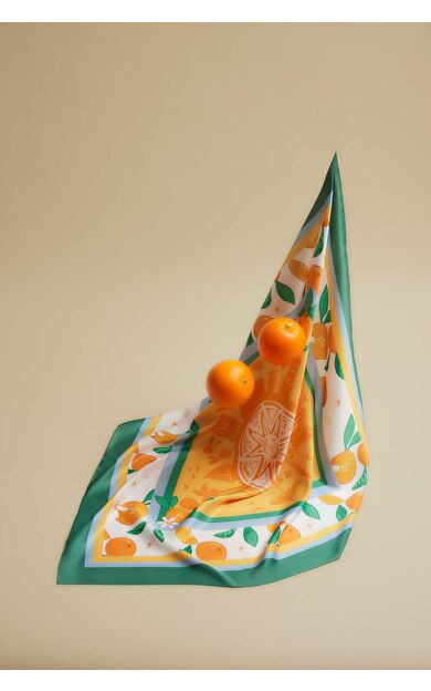 Kadın Antalya Temalı Fular