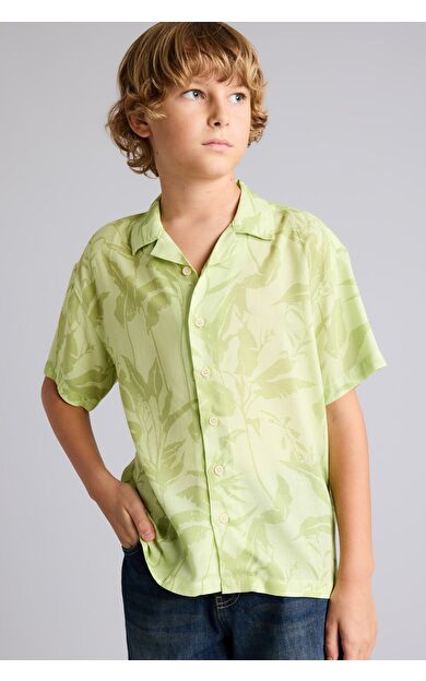 DeFacto Erkek Çocuk Oversize Geniş Kalıp Polo Yaka Floral Viskon Kısa Kollu Gömlek F5673A825HSGN404