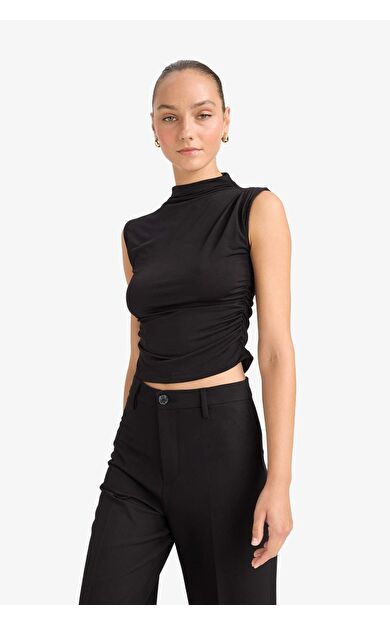 Slim Fit Dar Kesim Yarım Balıkçı Yaka Kolsuz Bluz